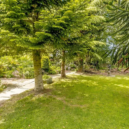 Coach House - E5120 West Burton