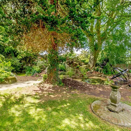 Coach House - E5120 *