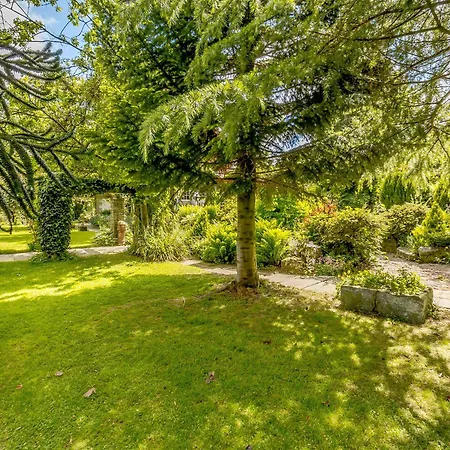 Coach House - E5120 펜션 West Burton