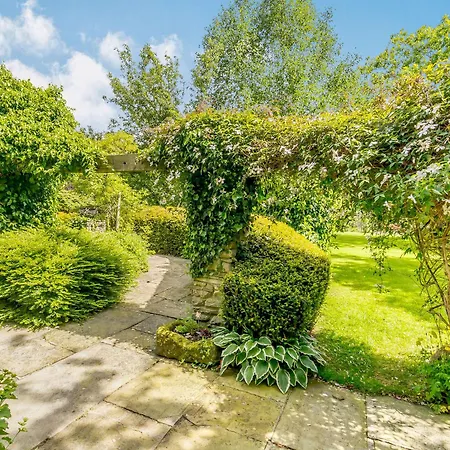 Coach House - E5120 West Burton